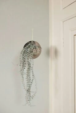 AYTM Globe Hängetopf Ø21x32 Cm, Taupe -Einrichtungsgeschäft aytm globe hanging flowerpot 21x32 cm 9