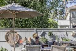 Brafab Reggio Sonnenschirm Ø300 Cm, Taupe -Einrichtungsgeschäft brafab reggio holzsonnenschirm 3m 9