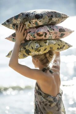 Flower Linen Kissenbezug 50x50 Cm, Grau -Einrichtungsgeschäft ceannis flower linen kissenbezug 50x50 cm 1