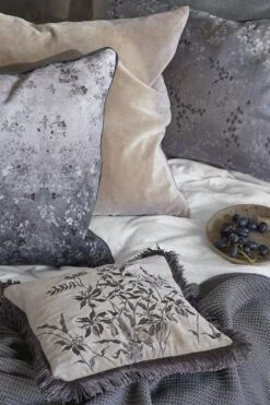 Cozy Living Velvet Soft Kissen 50x50 Cm, Alpaca -Einrichtungsgeschäft cozy living velvet soft kissen 28