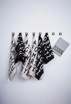 Design Letters Classic Küchenhandtuch 2-er Set, Schwarz -Einrichtungsgeschäft design letters classic kitchen towel 2 pack 1