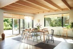 J46 Stuhl, Dusty Green -Einrichtungsgeschäft fdb mbler j46 chair dusty green pantone 556c gloss 10 5