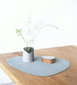 LIND DNA Curve Nupo Tischset L, 37x44 Cm/ Hellblau 6 LIND DNA Curve Nupo Tischset L, 37x44 Cm/ Hellblau -Einrichtungsgeschäft lind dna curve nupo tischset l 37x44 cm 90