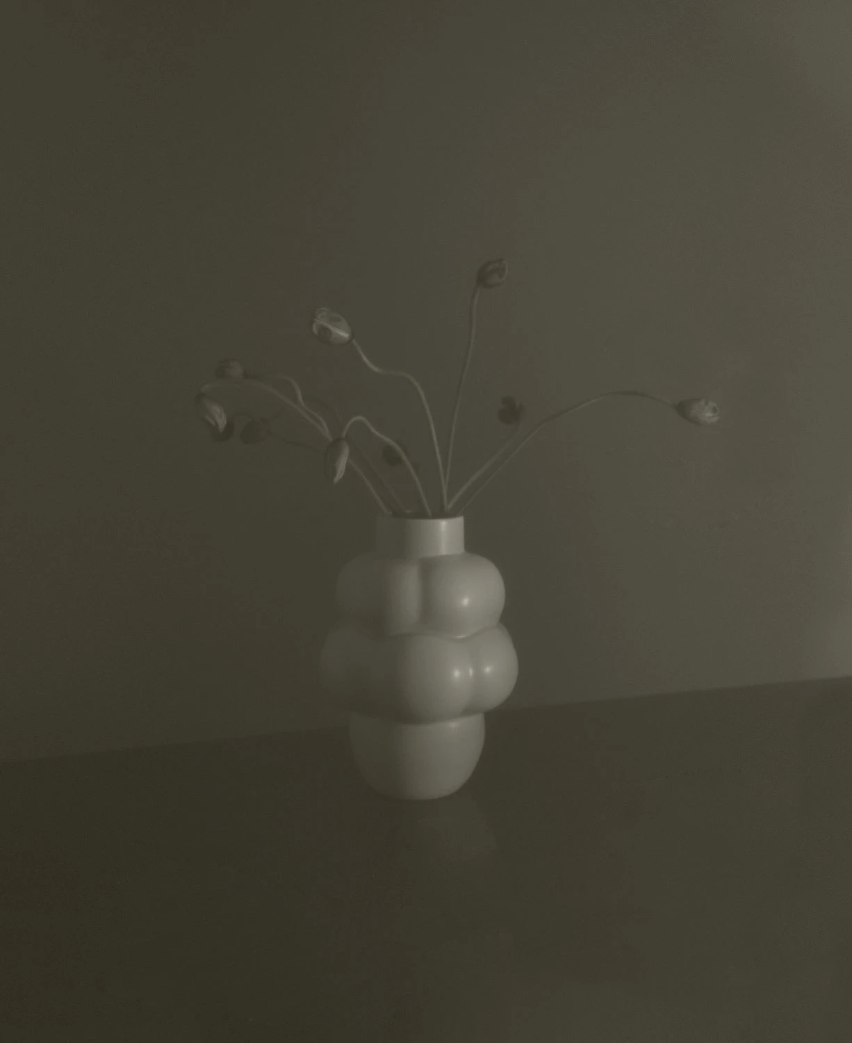 Balloon 04 Vase 32 Cm, Opalweiß 2 Balloon 04 Vase 32 Cm, Opalweiß – Bild 2