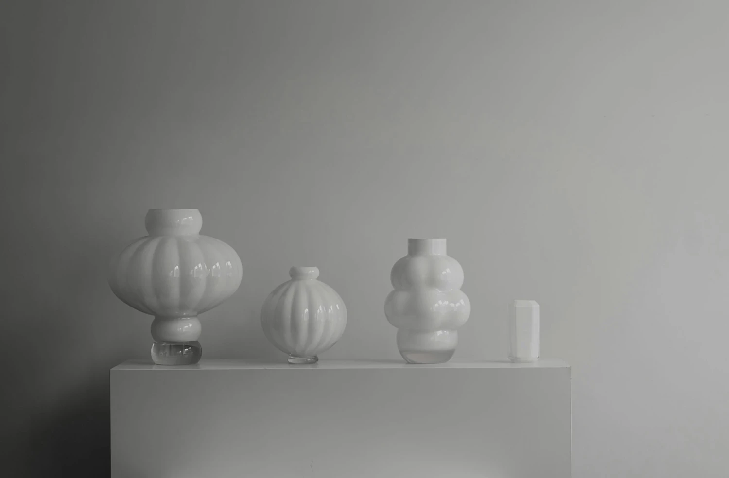 Balloon 04 Vase 32 Cm, Opalweiß 3 Balloon 04 Vase 32 Cm, Opalweiß – Bild 3