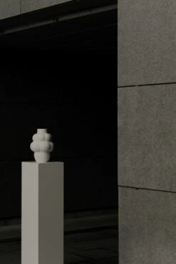 Balloon Grande Vase 42 Cm, Raw White -Einrichtungsgeschäft louise roe balloon grande vase 42 cm 10